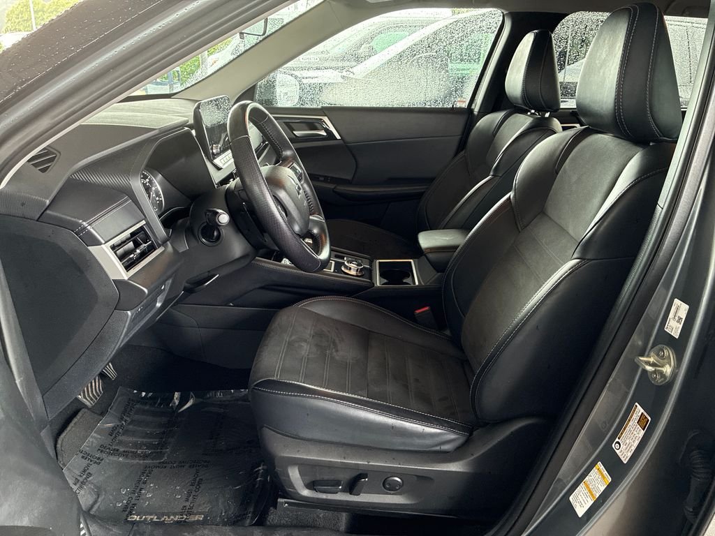 Used 2024 Silver Mitsubishi SE image 17