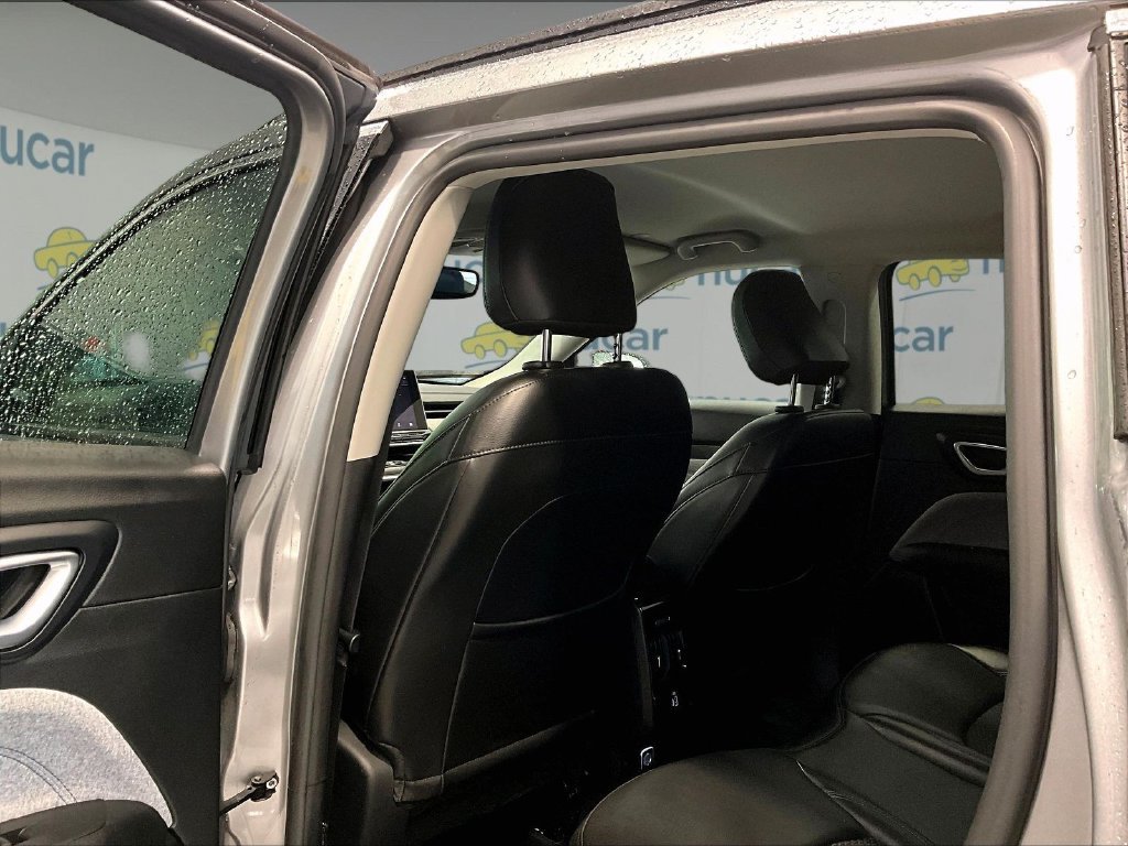 Used 2022 Silver Jeep Latitude image 21