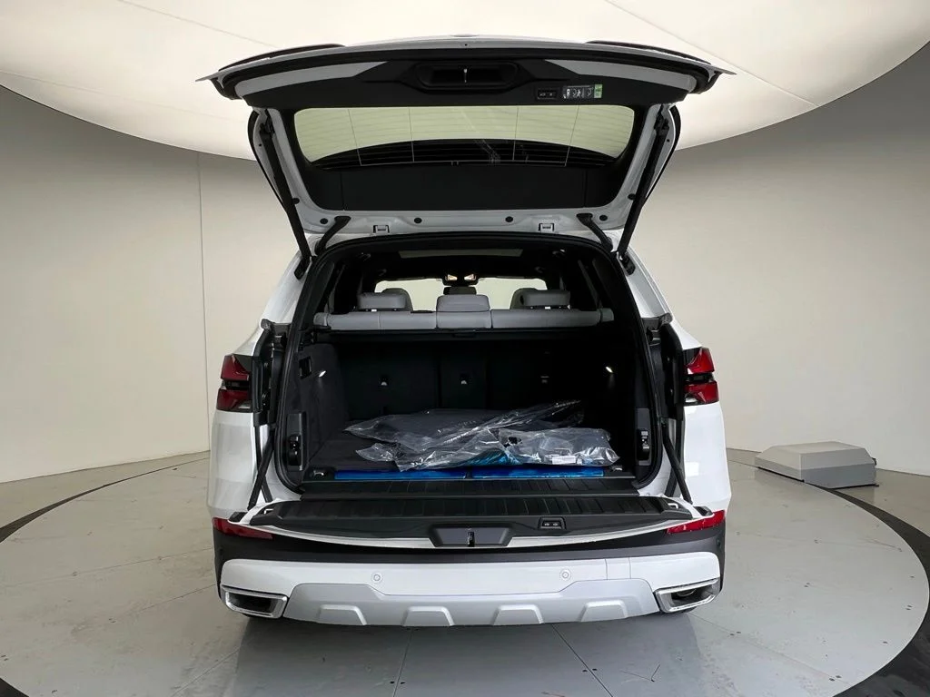 New 2026 Alpine White BMW xDrive50e image 5