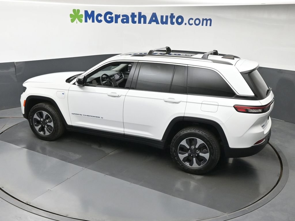 Used 2022 White Jeep 4xe image 25