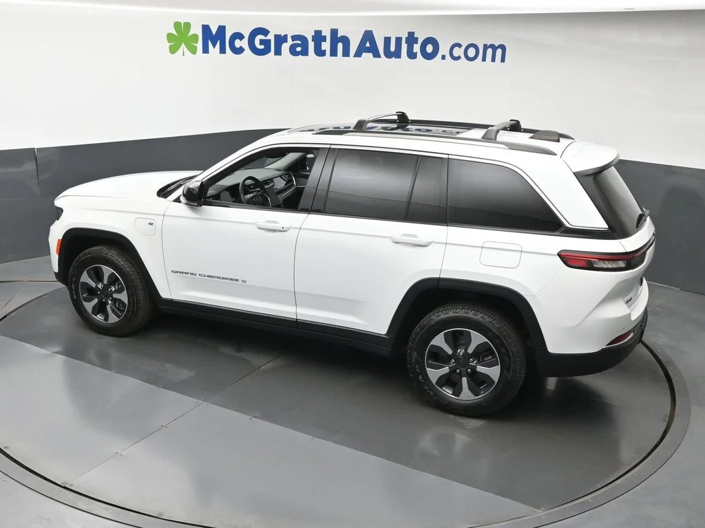 Used 2022 White Jeep 4xe image 25