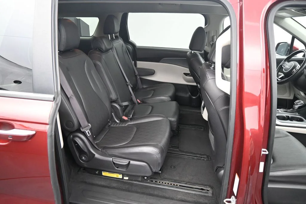 Used 2024 Red Kia LX image 11