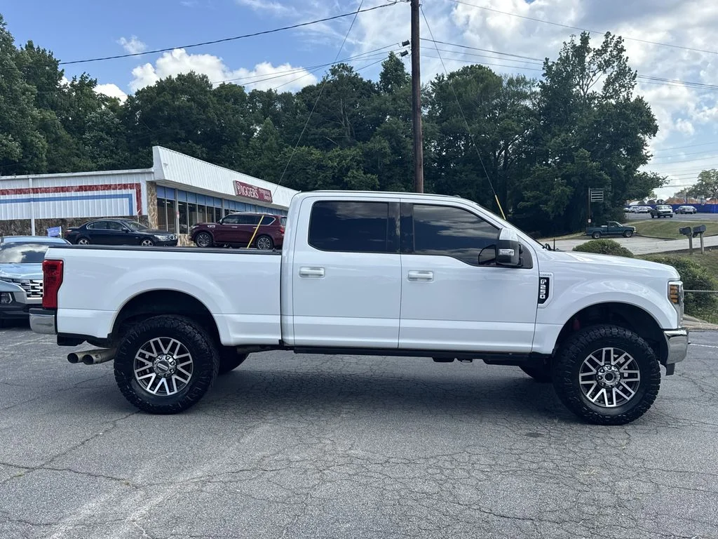 Used 2017 White Ford Lariat image 8