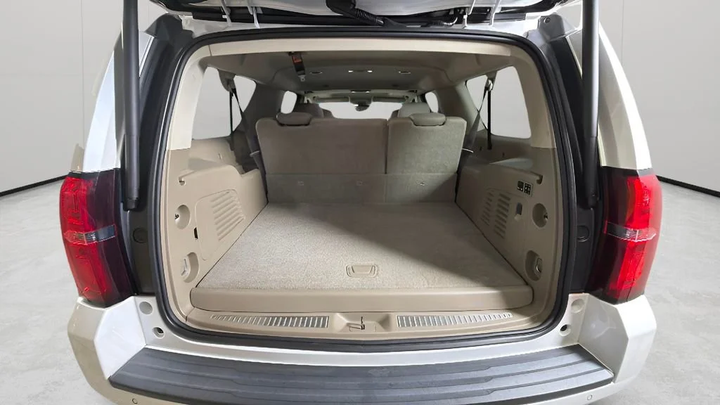 Used 2019 IRIDESCENT PEARL TRICOAT Chevrolet LT image 32