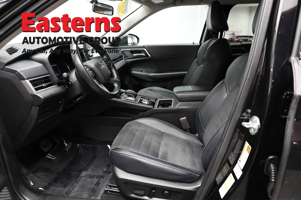 Used 2024 Black Mitsubishi SE image 14