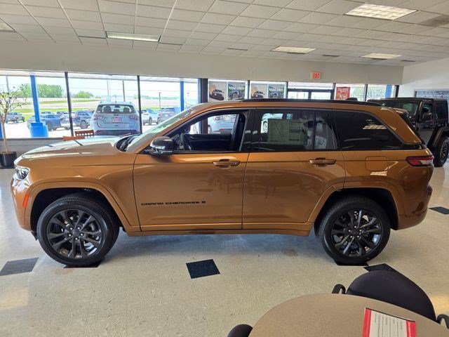 New 2026 Copper Shino Metallic Clear-Coat Exterior Paint Jeep Limited Reserve image 4