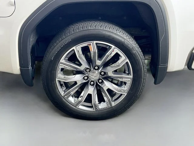 Used 2023 White GMC Denali image 39