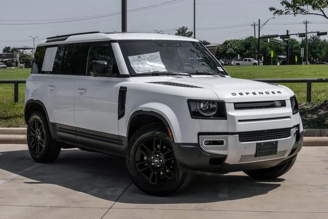 Used 2025 White Land Rover S image 7