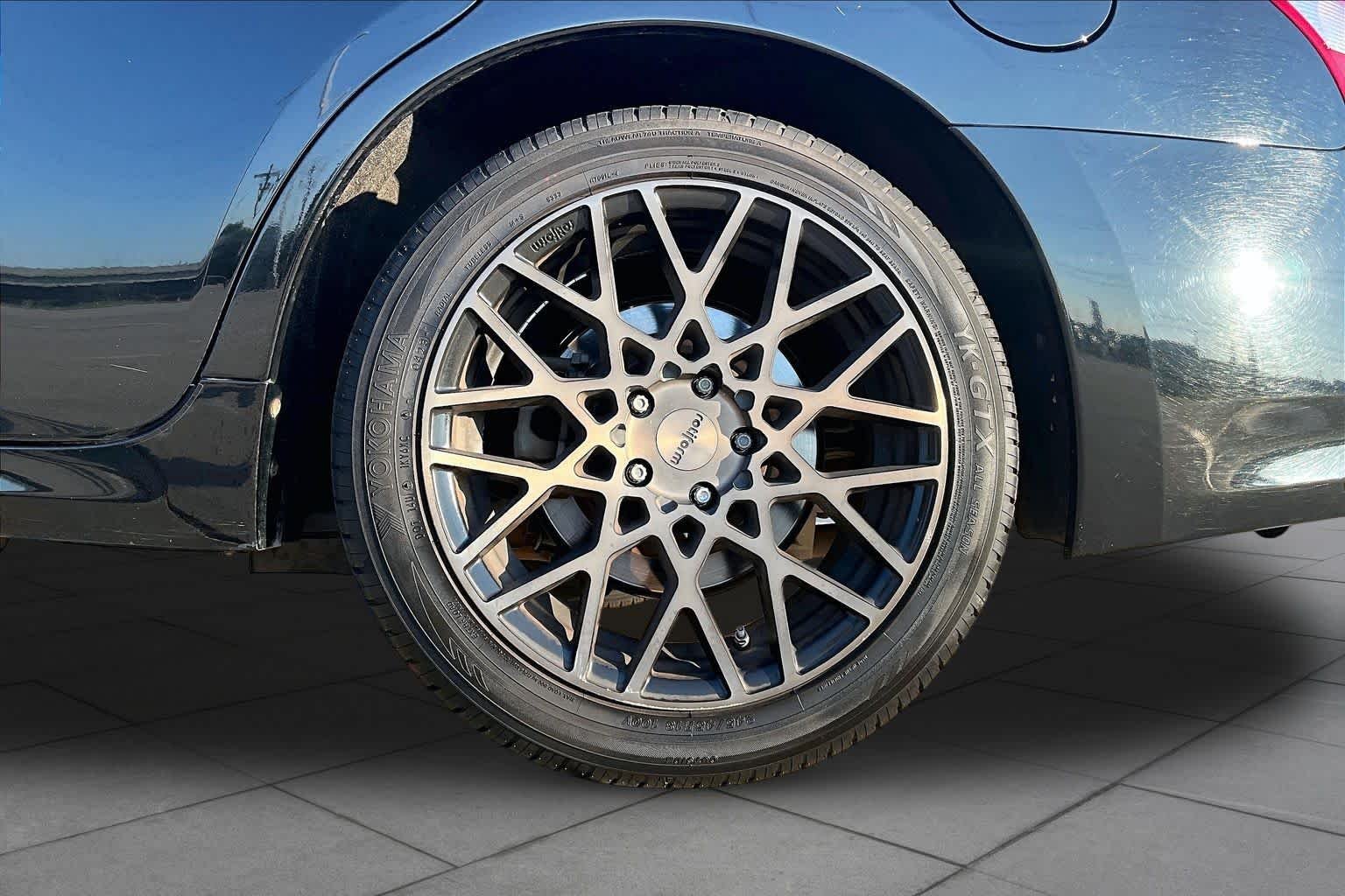 Used 2011 Super Black Nissan 3.5 S image 9