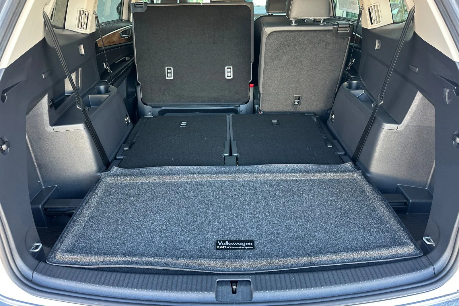New 2026 Silver Volkswagen 2.0T SE w/Technology image 14