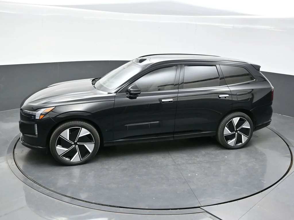 2025 Volvo EX90 Ultra - Photo 38