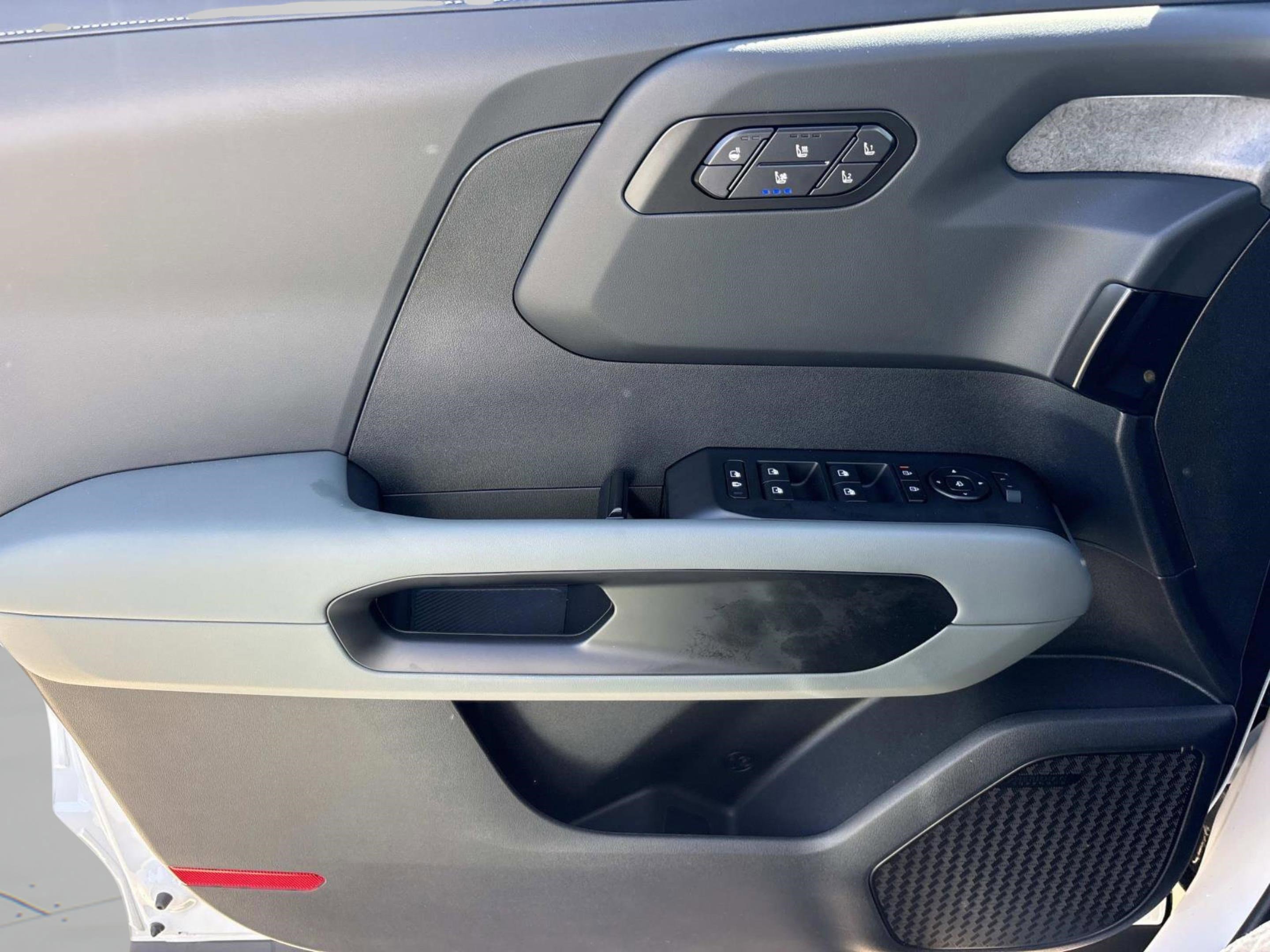 New 2027 Glacial White Pearl Kia X-Line SX image 20