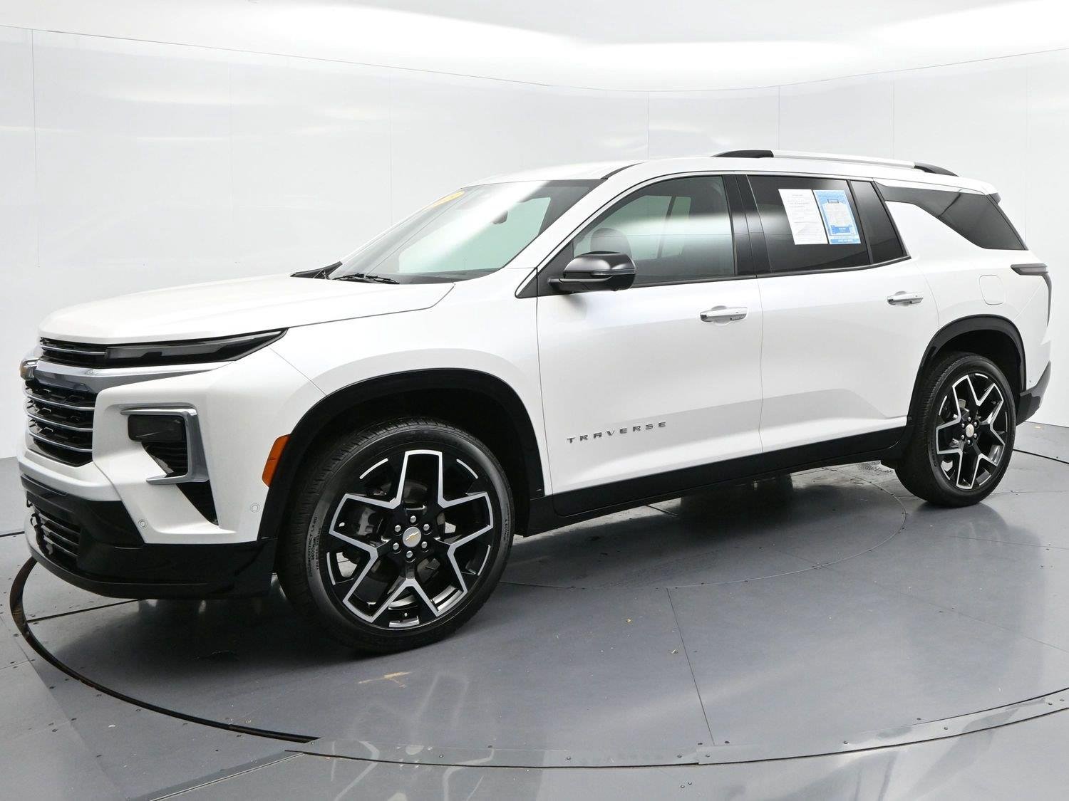 Used 2025 Iridescent Pearl Tricoat Chevrolet FWD High Country image 3