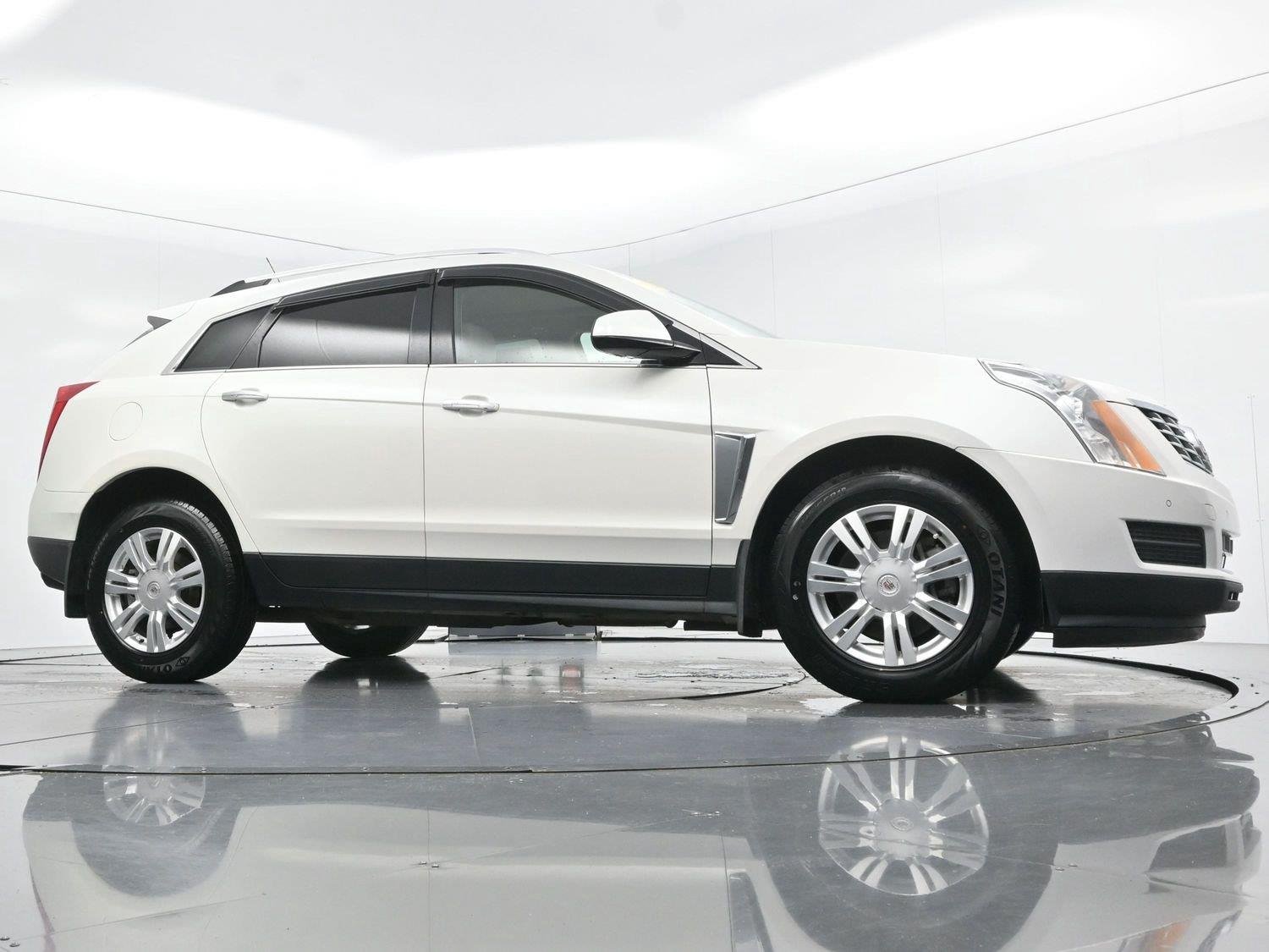 Used 2014 Platinum Ice Tricoat Cadillac Luxury Collection image 45