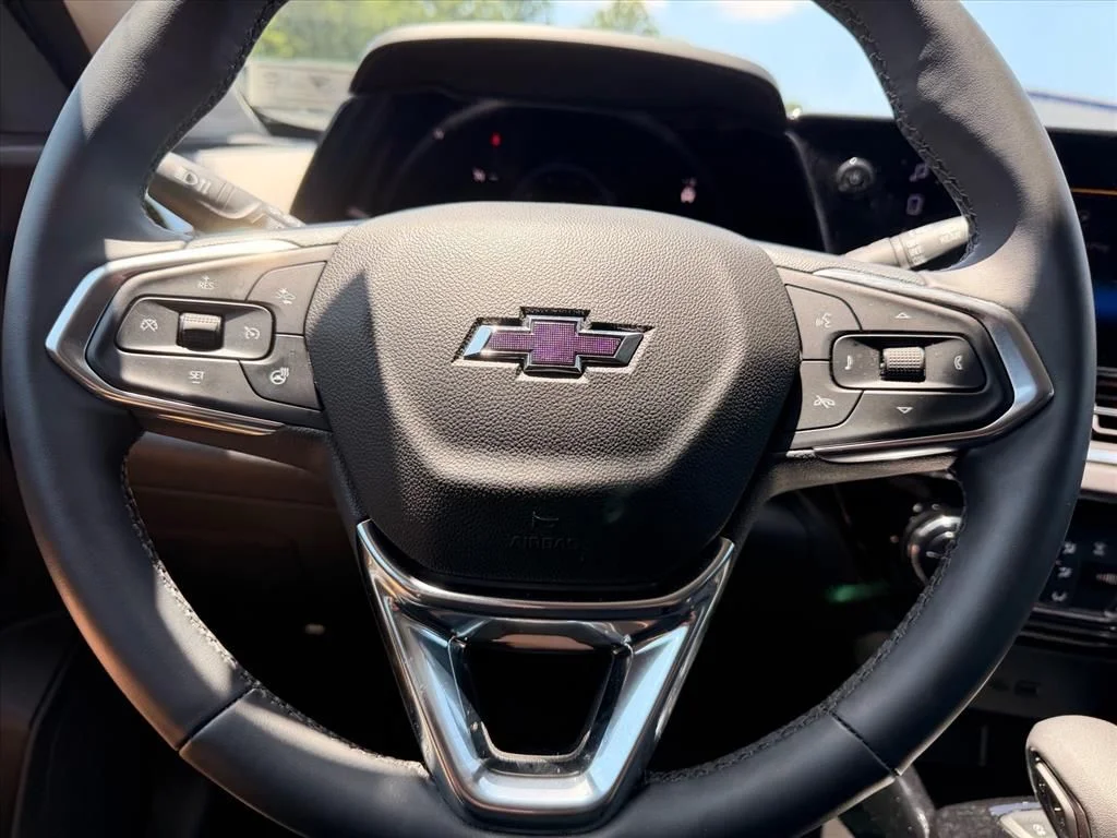 Used 2025 Blue Chevrolet ACTIV image 17