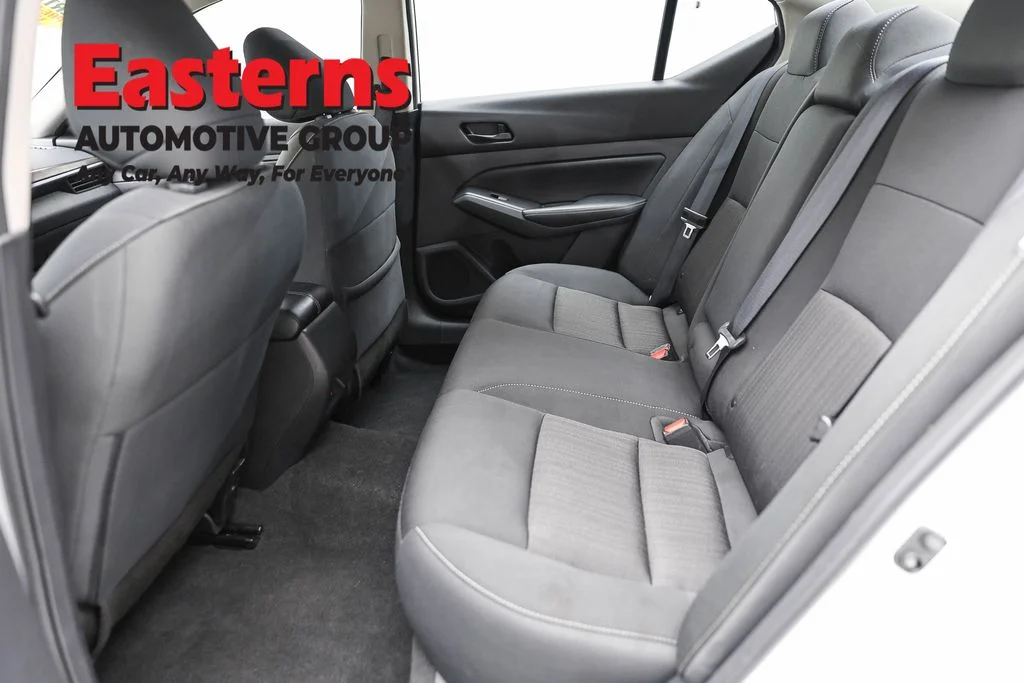Used 2025 White Nissan 2.5 SV image 21