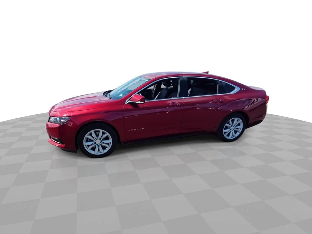 Used 2019 CAJUN RED TINTCOAT Chevrolet LT image 4