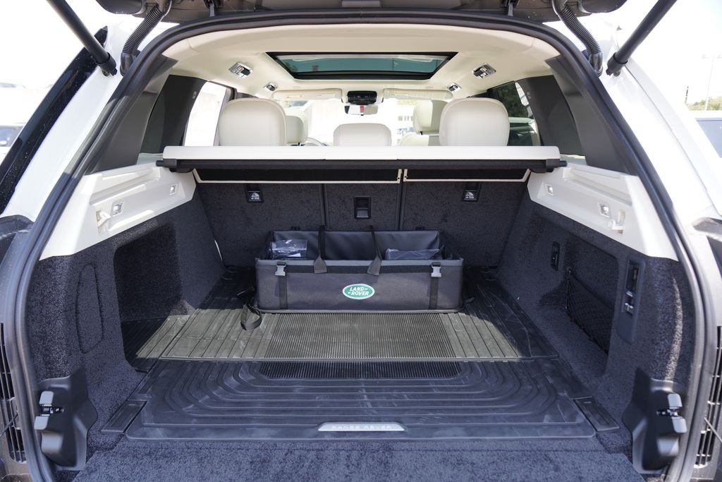 New 2026 Fuji White Land Rover SE image 24
