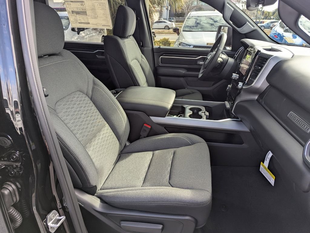 New 2026 Diamond Black Crystal Pearl-Coat Exterior Paint Ram Big Horn/Lone Star image 34
