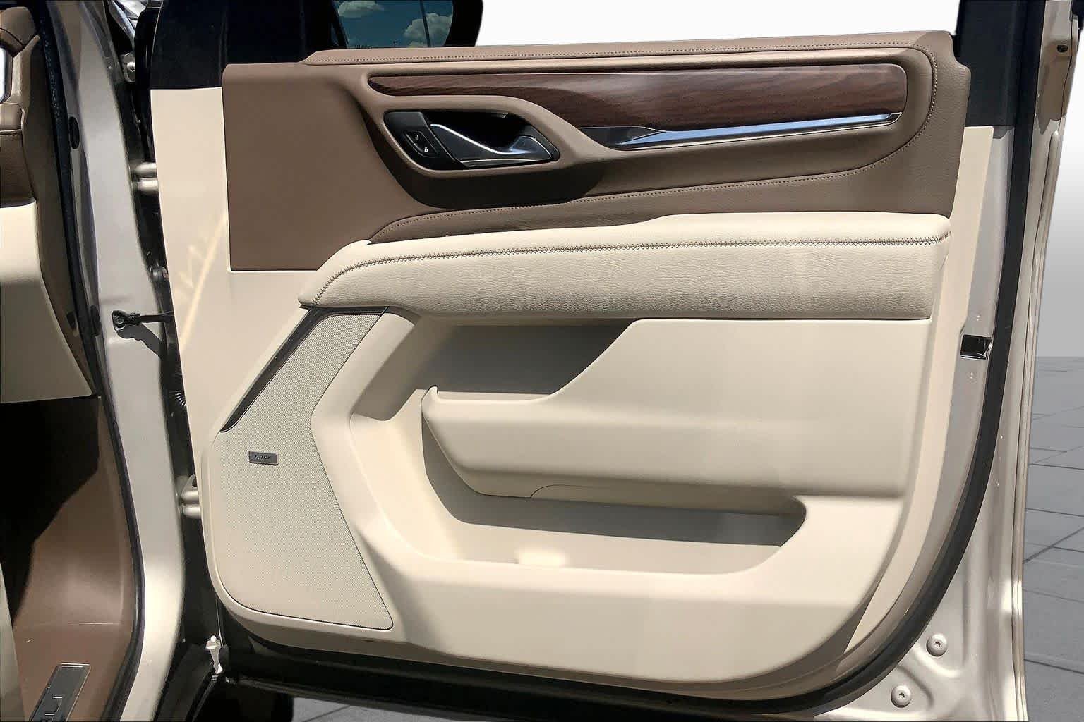 Used 2023 Pearl Beige Metallic GMC Denali image 23