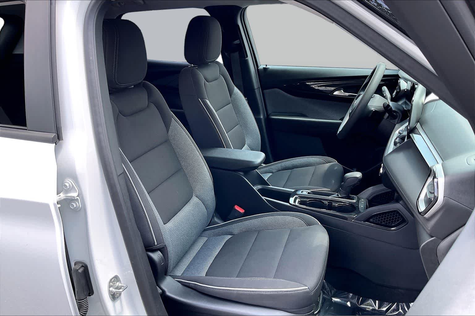Used 2025 Summit White Chevrolet LS image 8