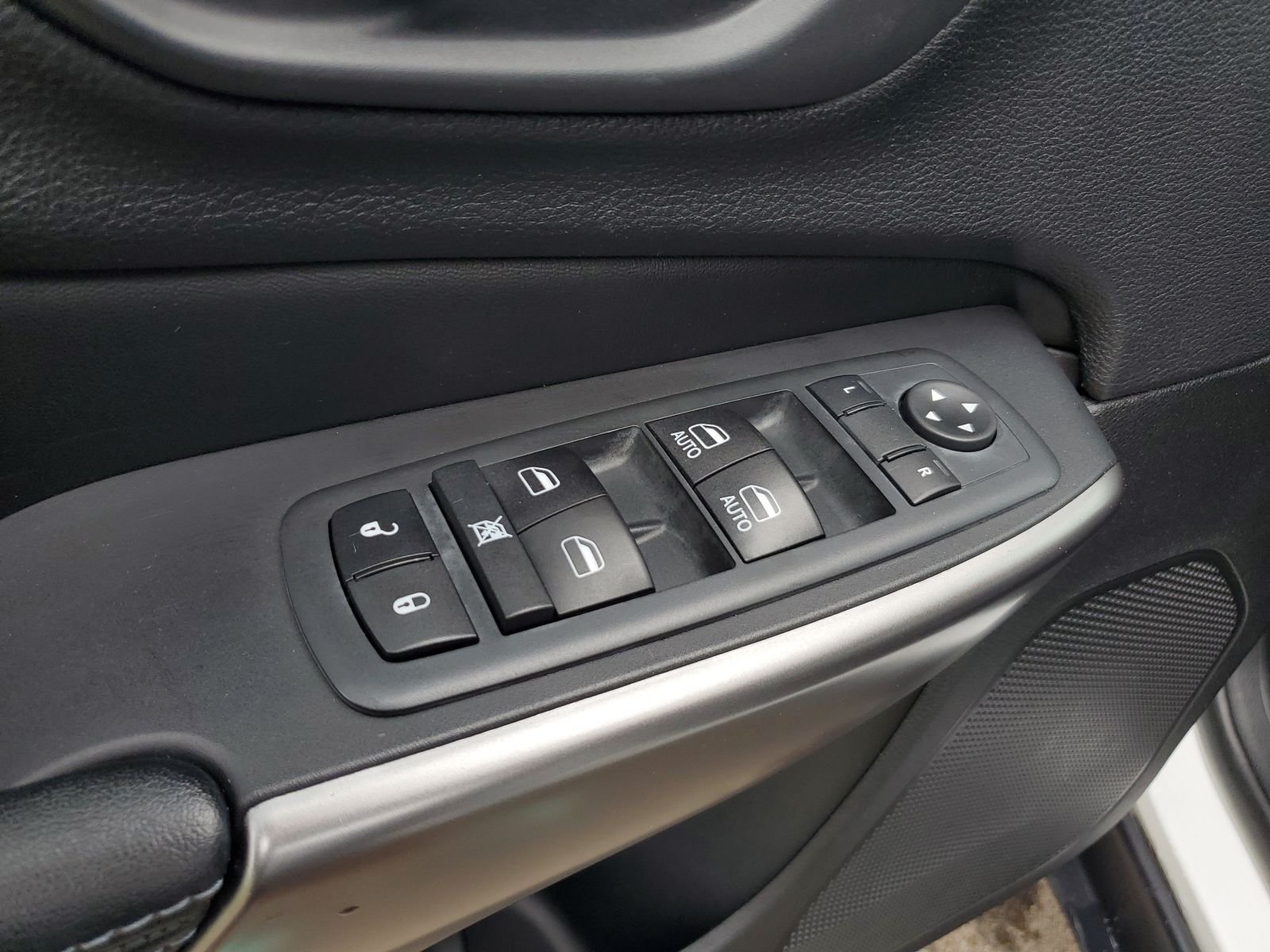 Used 2020 White Jeep Latitude Plus image 13