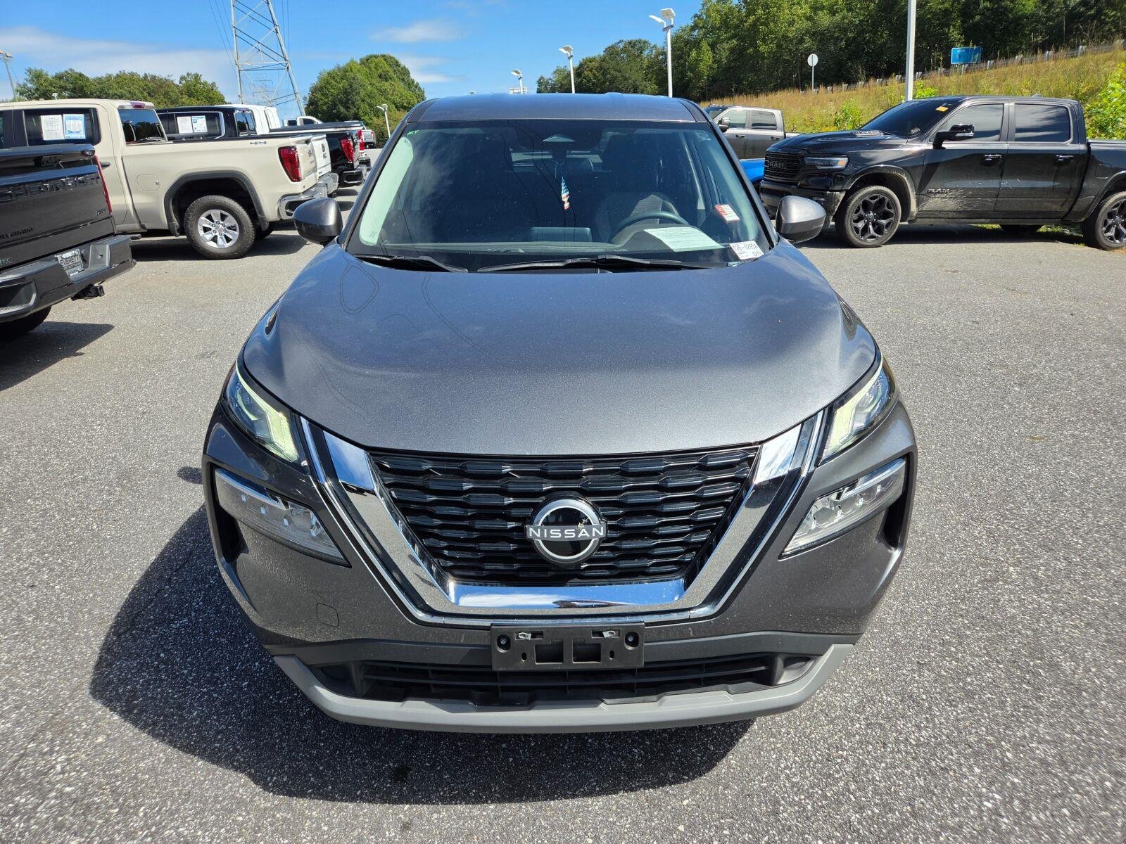 Used 2022 Grey Nissan SV image 2
