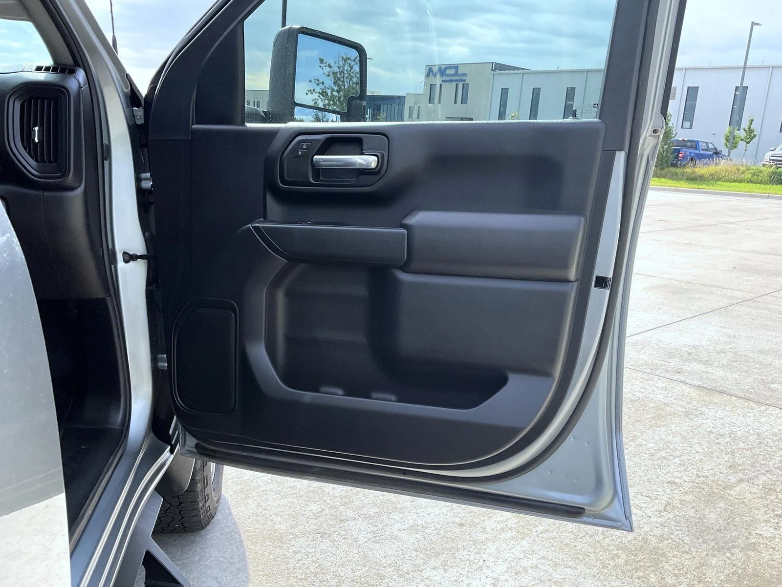 Used 2024 Gray Chevrolet Custom image 17