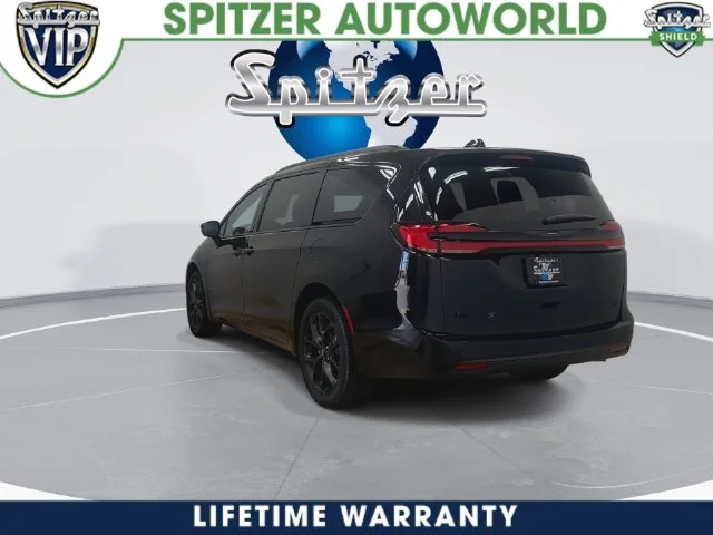2026 Chrysler Pacifica Limited - Photo 9
