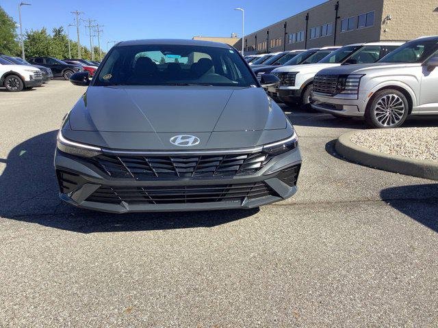 New 2026 Gray Hyundai SEL Sport Plus image 3