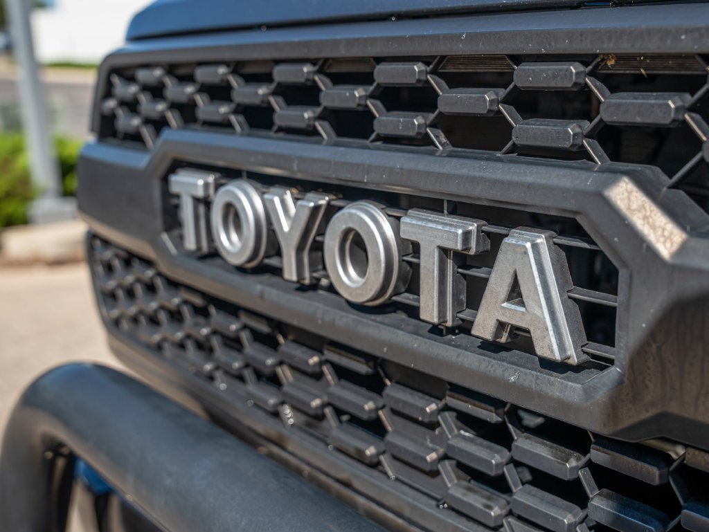 Used 2016 Magnetic Gray Metallic Toyota Limited image 3