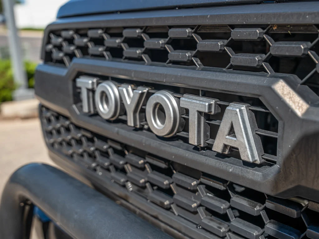 Used 2016 Magnetic Gray Metallic Toyota Limited image 3