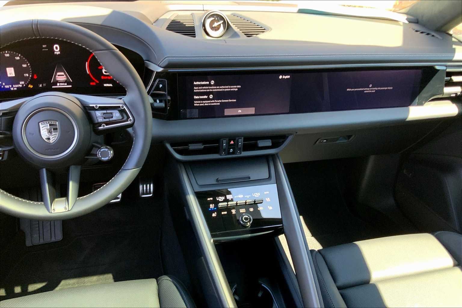 2025 Porsche Macan Turbo Electric - Photo 16