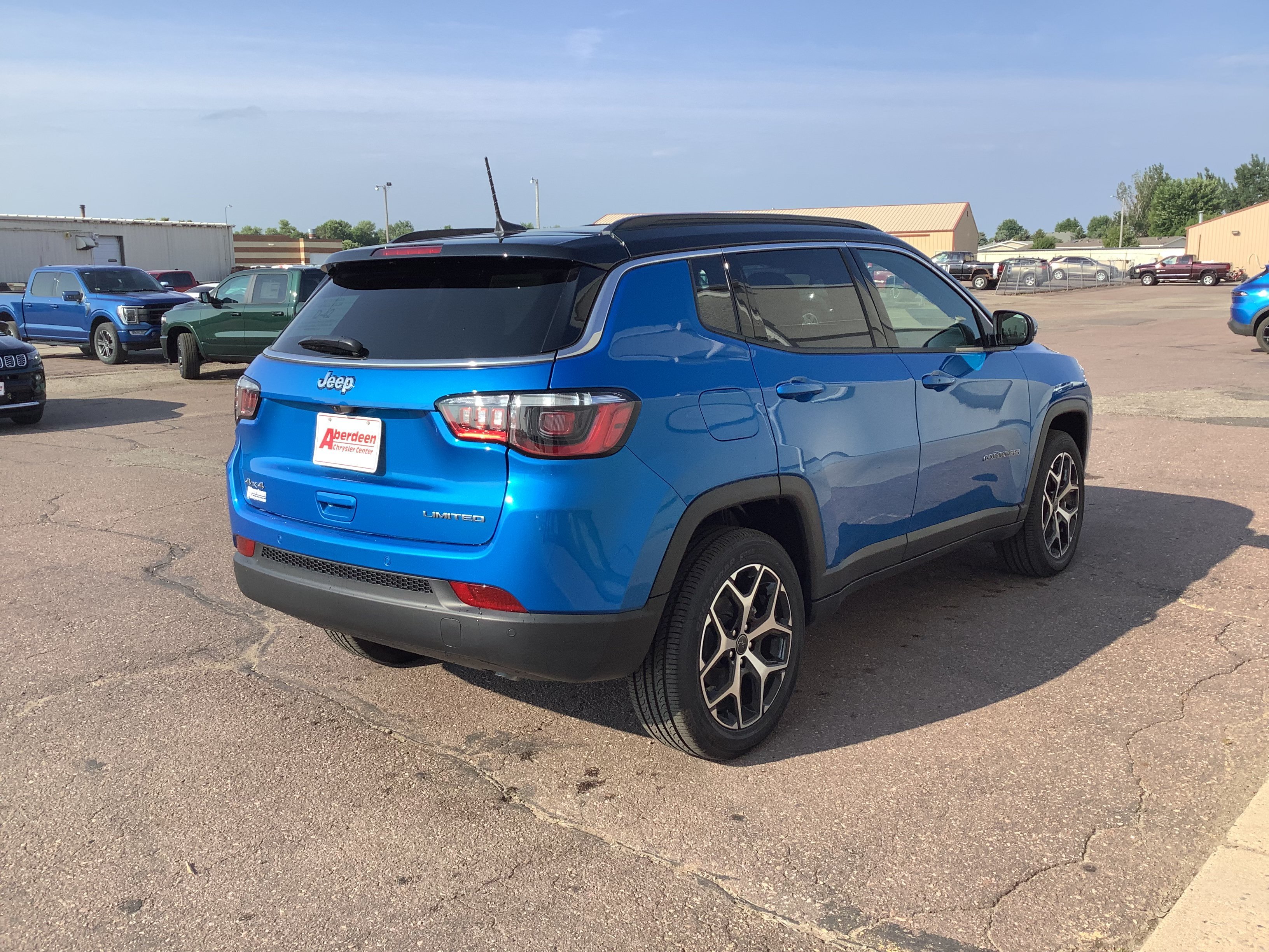 New 2026 Hydro Blue Pearl-Coat Exterior Paint Jeep Limited image 5