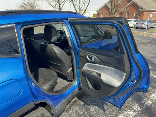 Used 2022 Laser Blue Pearl Coat Jeep Latitude Lux image 14
