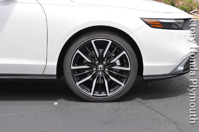New 2026 Platinum White Pearl Honda Touring image 5