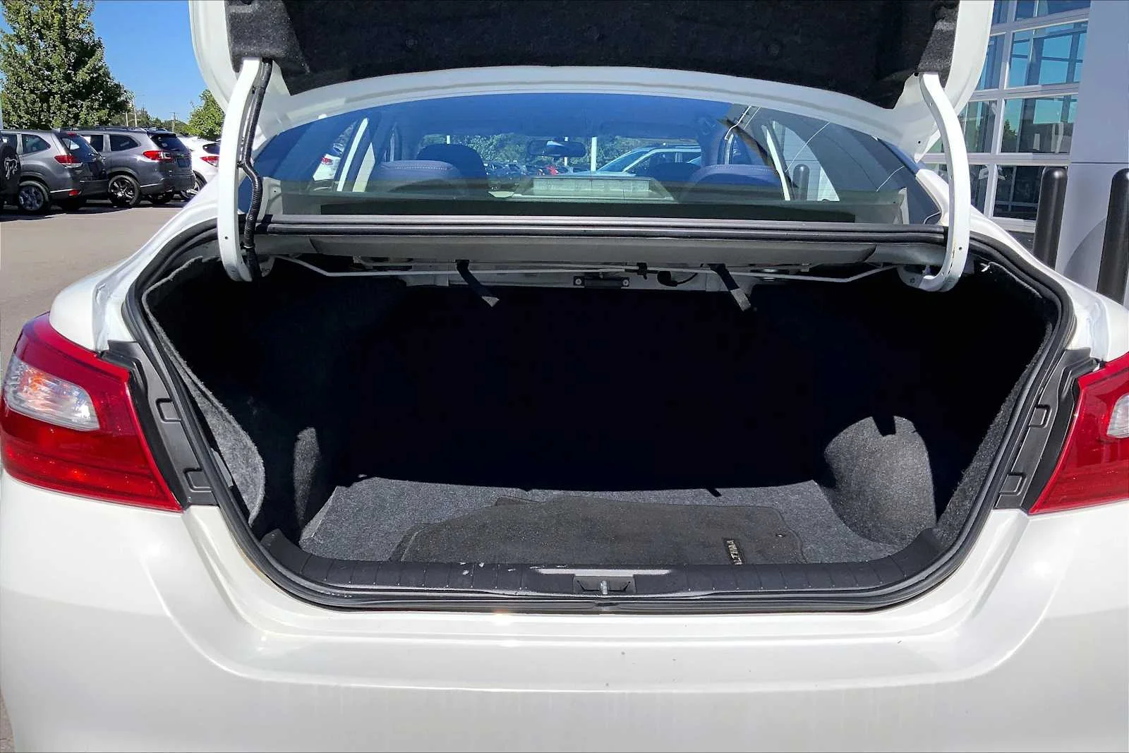 Used 2018 Glacier White Nissan 2.5 S image 34