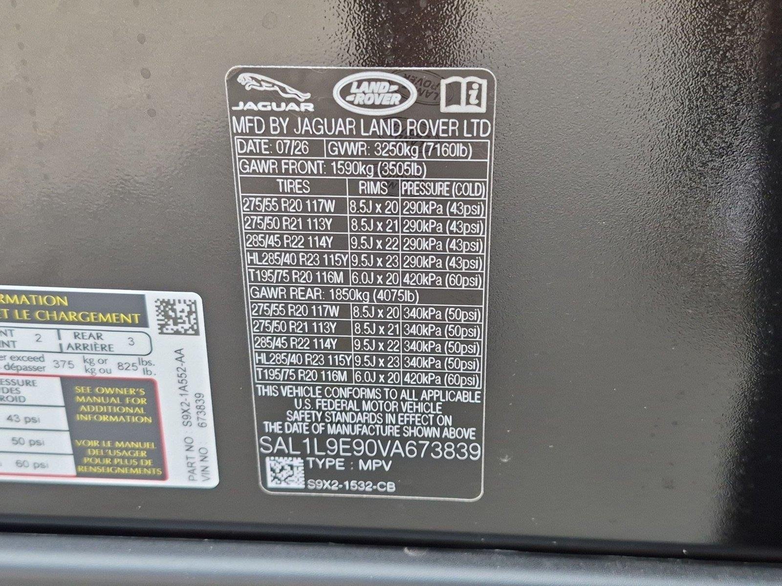 New 2027 Santorini Black Land Rover Dynamic SE image 35