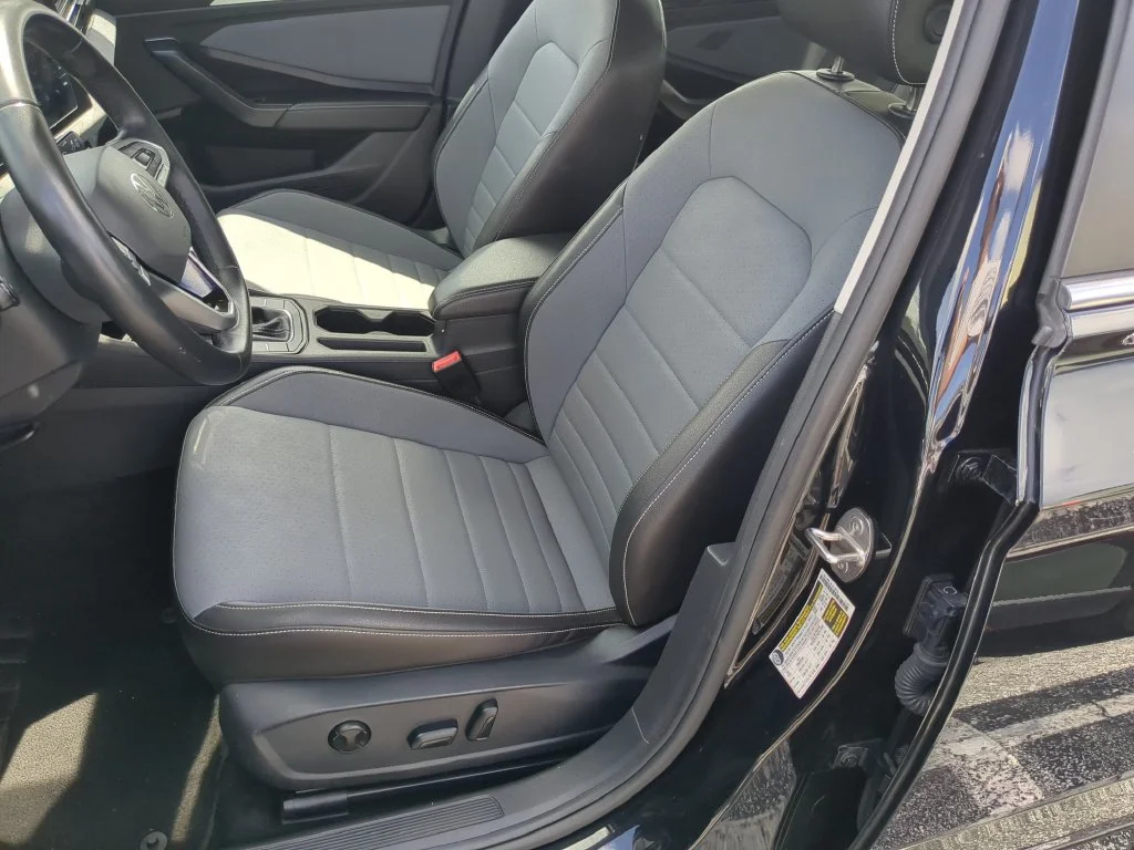 Used 2025  Volkswagen 1.5T SE image 20