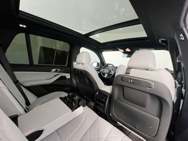 Used 2024 Gray BMW xDrive40i image 41
