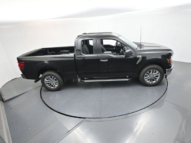 New 2026 Agate Black Metallic Ford XLT image 44