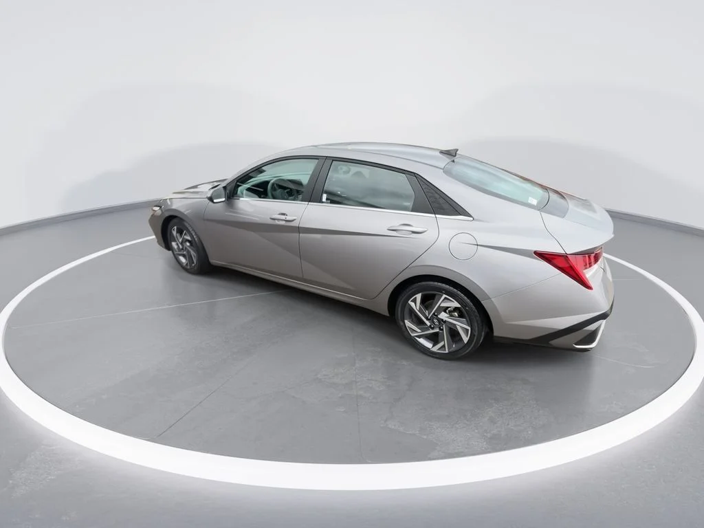 Used 2025 Silver Hyundai SEL Convenience image 6