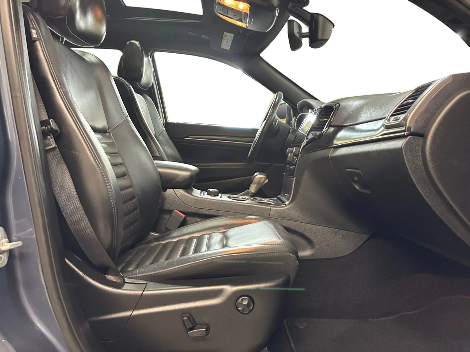 Used 2019 Blue Jeep Limited X image 17