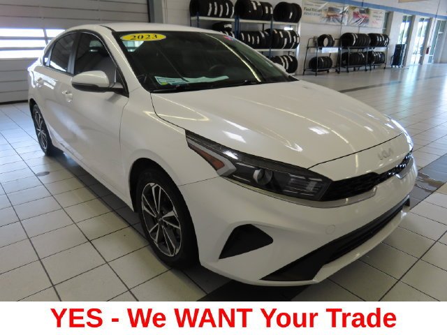 Used 2023 Snow White Pearl Kia LXS image 16