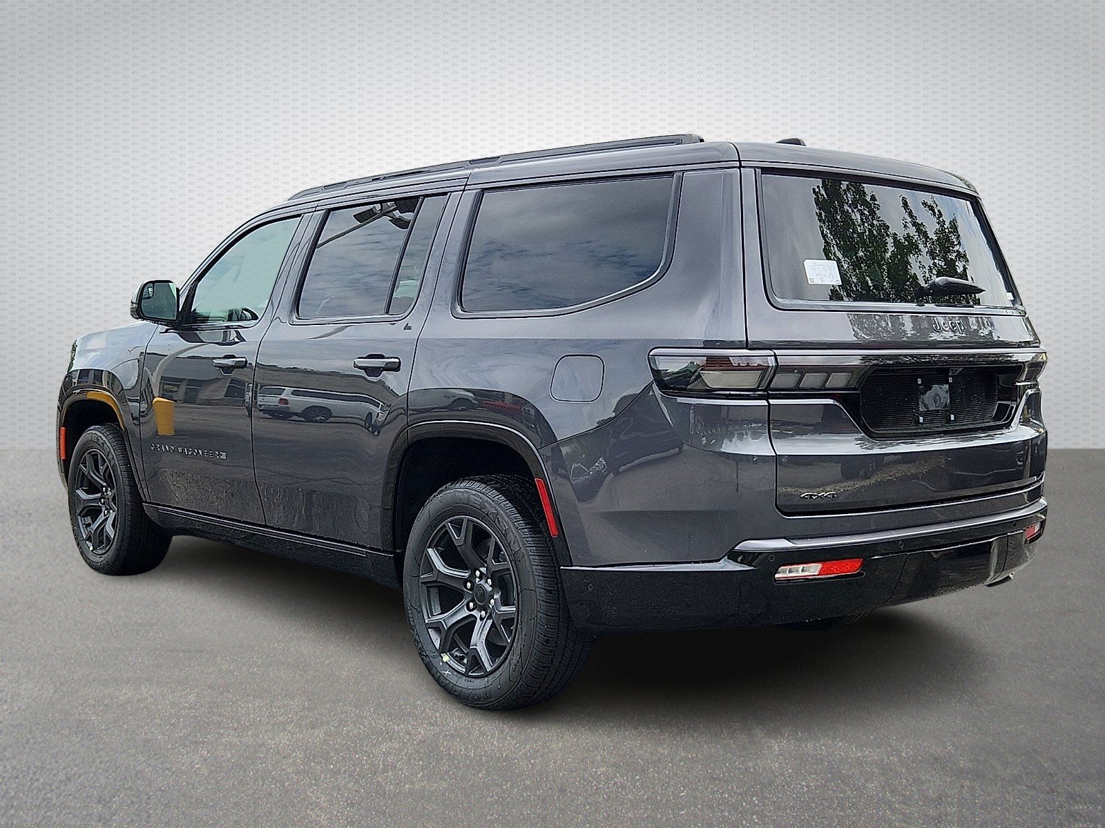 New 2026 Baltic-Gray Metallic Clear-Coat Exterior Paint Jeep Limited Altitude 4x4 image 4