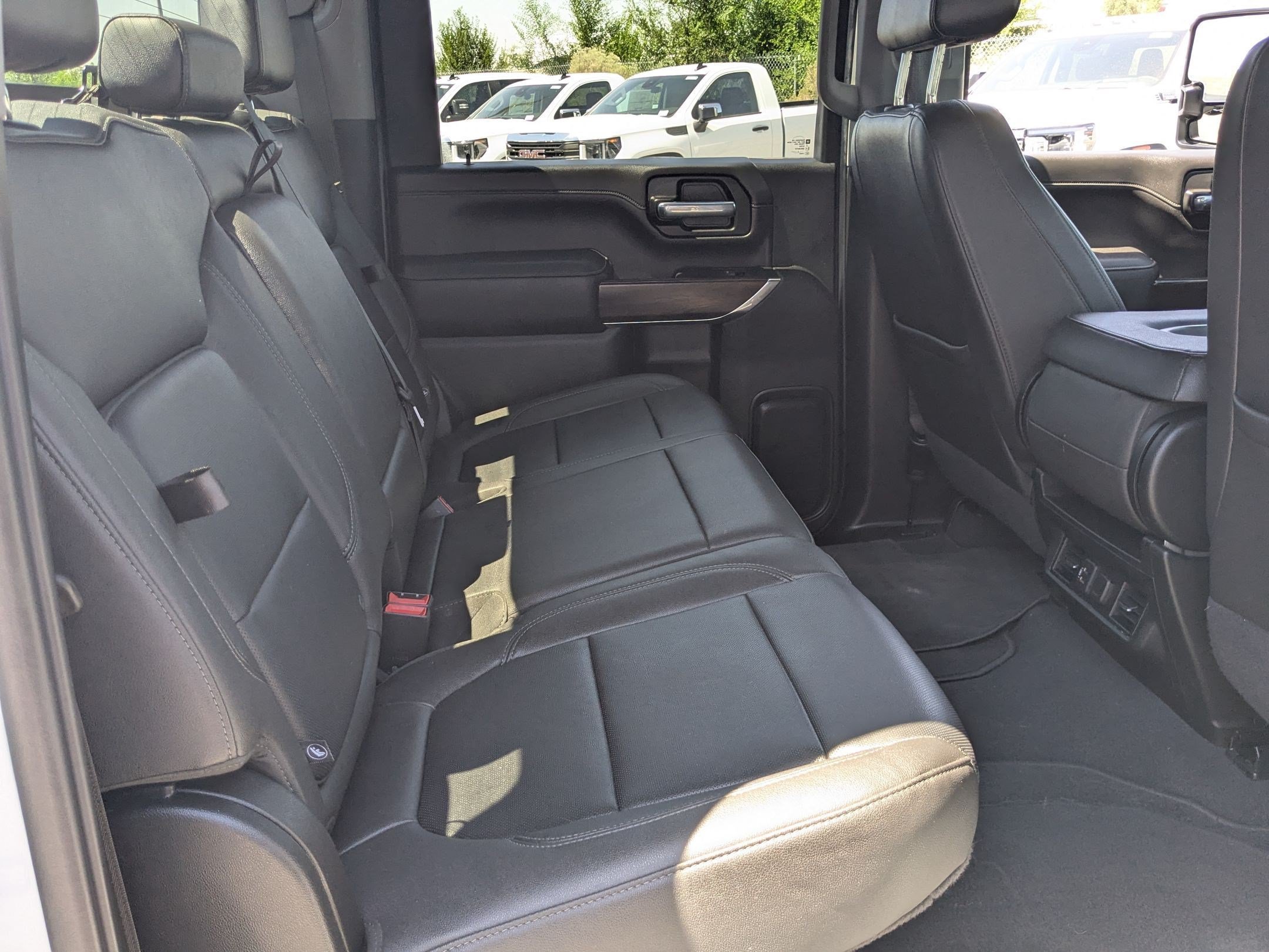 Used 2023 SUMMIT WHITE GMC SLT image 28
