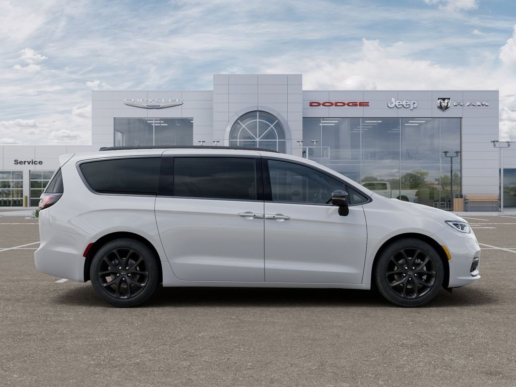 New 2026 Bright White Clear-Coat Exterior Paint Chrysler Select image 21