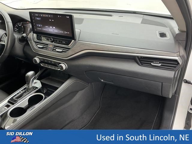 Used 2024 Pearl White Tricoat Nissan 2.5 SV image 25