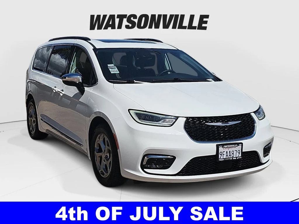 2023 Chrysler Pacifica Limited's photo