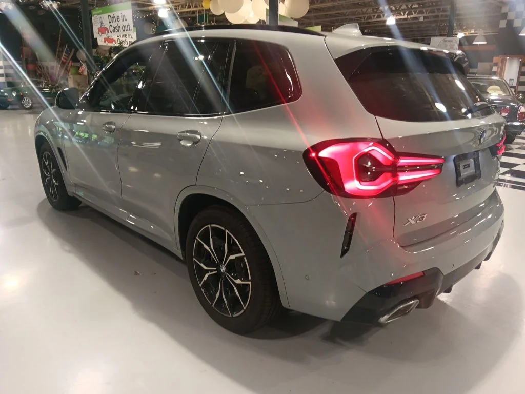 Used 2024 Gray BMW xDrive30i image 15